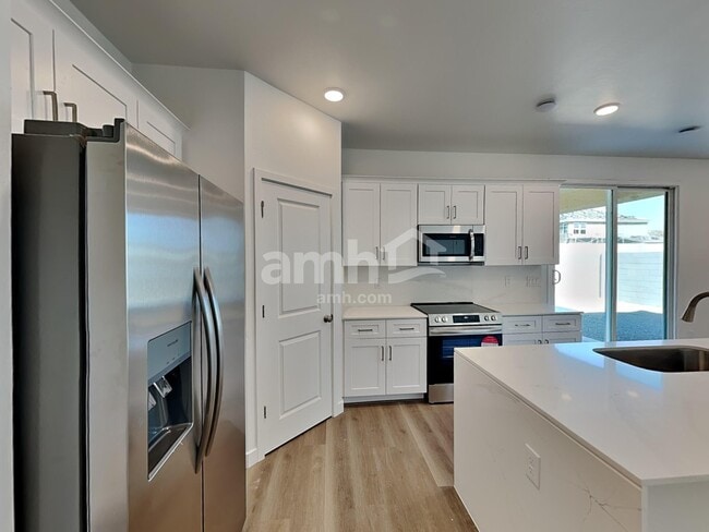 Photo - 18462 W Cottontail Ln