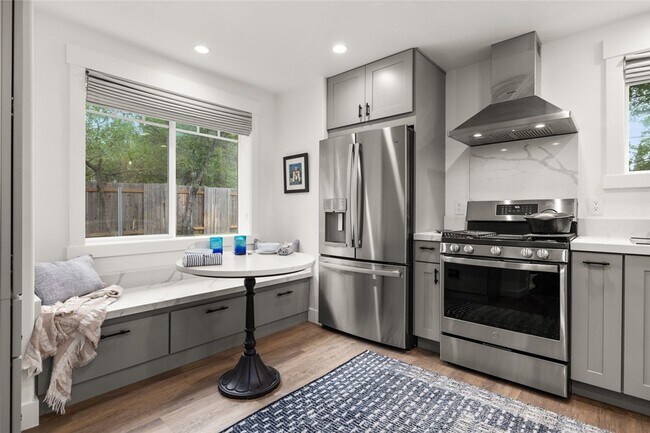 Photo - 441 Karrow Ave