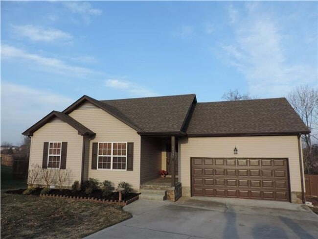Sweet 3 bed 2 bath. Cat friendly. - Sweet 3 bed 2 bath.  Cat friendly. House