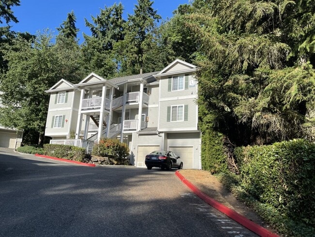 Bright, Spacious, Updated Condo with Separ... - Bright, Spacious, Updated Condo with Separ...