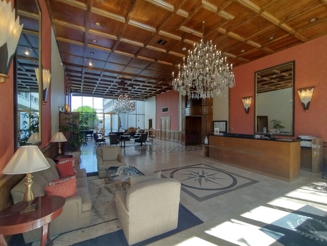 Lobby with 24-Hour Security - 121 S Hope St Unit 405