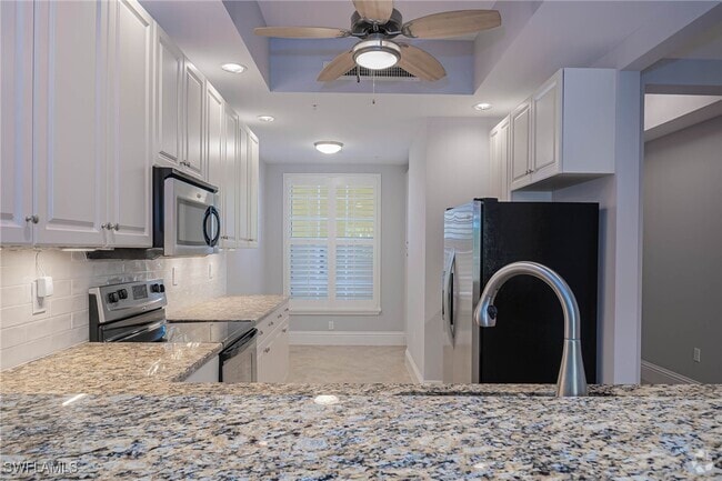 Building Photo - 5068 Annunciation Cir Unit 209 Rental