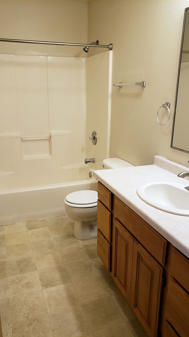 Photo - 222 Esplee St