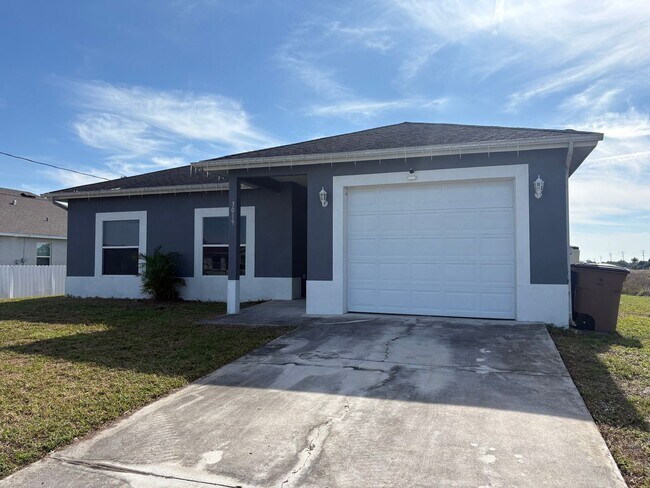Building Photo - Charming 3-Bedroom 2 Bathroom and Garage in Lehigh Acres