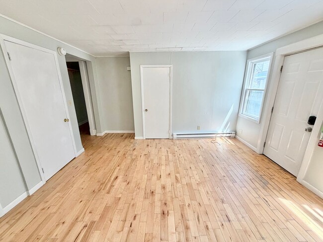 Photo - 3 Bedroom Apartment in Burlington VT Available NOW! OFF STREET PARKING, LAUNDRY, HEAT INCLUDED. Unit 2