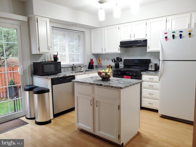 Building Photo - 14721 Basingstoke Loop