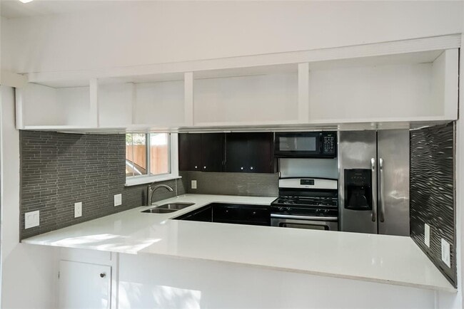 Photo - 1122 Hollow Creek Dr