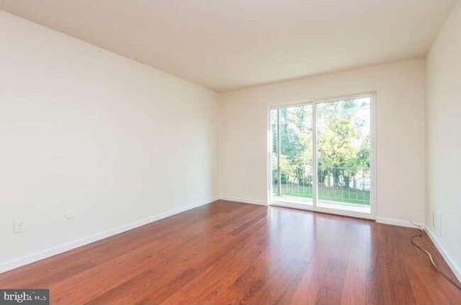 Photo - 326 Hermit St