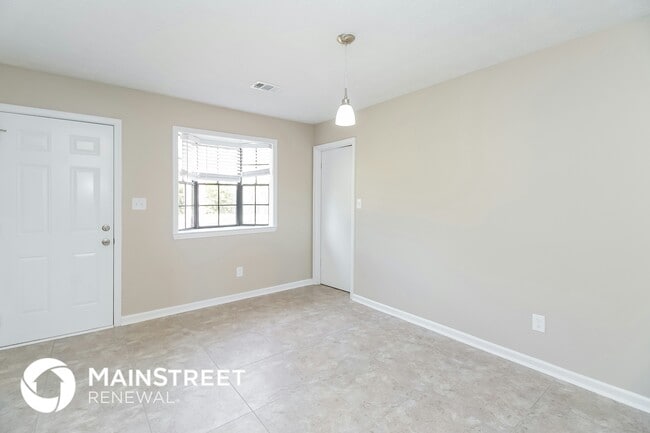 Photo - 423 Brookfield Way