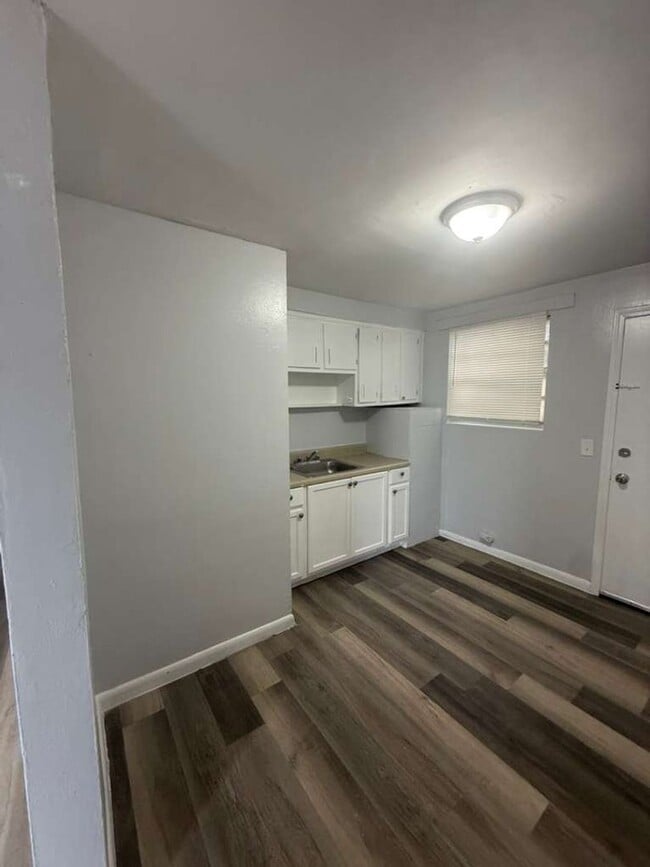 Photo - 1305 W 6th St Unidad 2