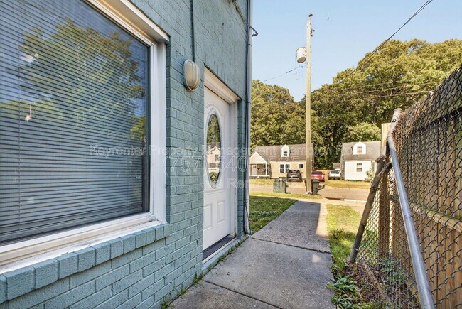 Photo - 6249 Alexander St Unit B