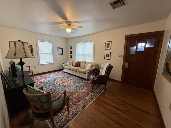 Photo - 2710 S Washington St