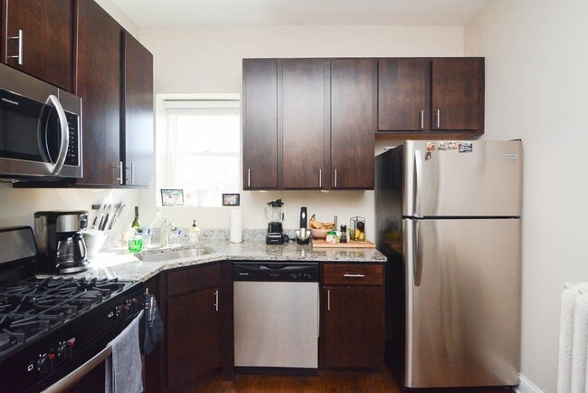 Photo - 1435 W Carmen Ave Unit R4