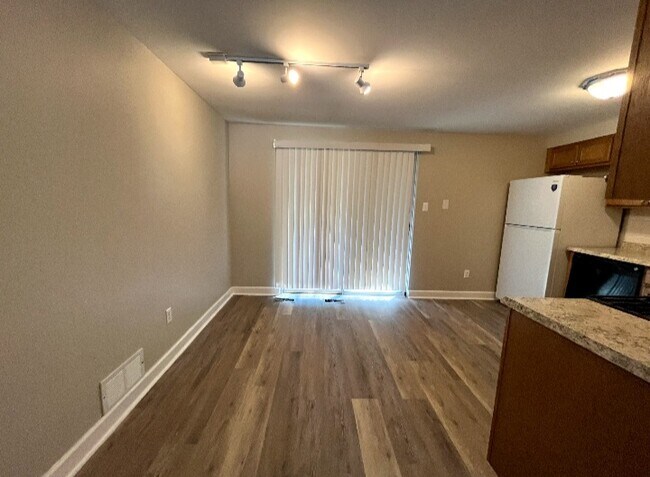 Photo - 1390 Lincoln Dr Unit A