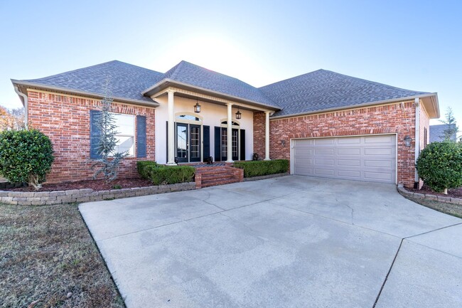 Gorgeous 3-Bedroom Home near Jack Nolan La... - Gorgeous 3-Bedroom Home near Jack Nolan La...