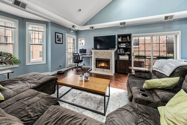 Photo - 811 W Superior St