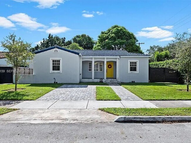 Building Photo - 2390 SW 21st St