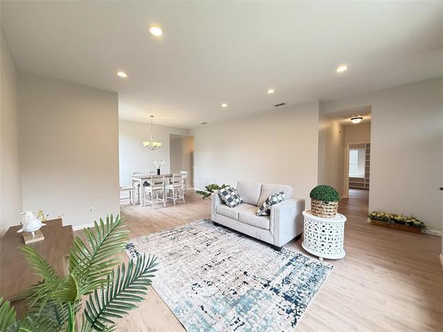 Photo - 8525 Clearcreek Cir