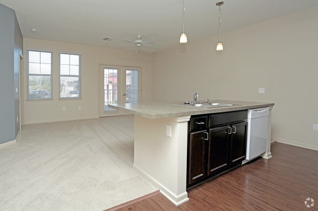 Auburn Square Apartments