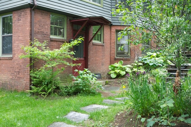 Entrance - 40 Barrett Pl Unit 1