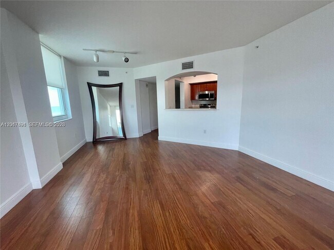 9201 Collins Ave Unit 321