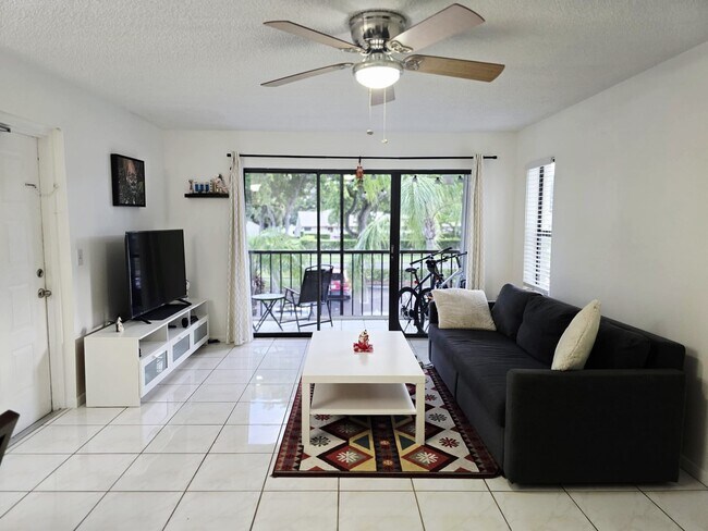 Building Photo - 1102 Green Pine Blvd Unit E2