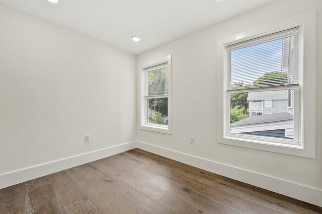 Photo - 17 Wellington Ave Unit 2