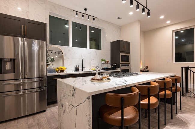 Photo - 913 Thompson St