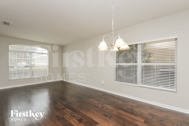 Photo - 10780 Cabbage Tree Loop