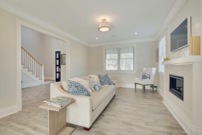 165 Marine Pl