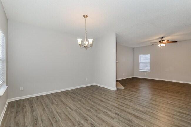 Photo - 1618 Thornwick Trace