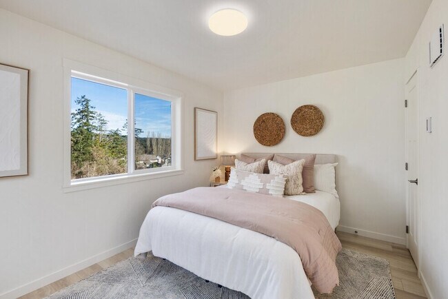 Photo - 1032 Guard St