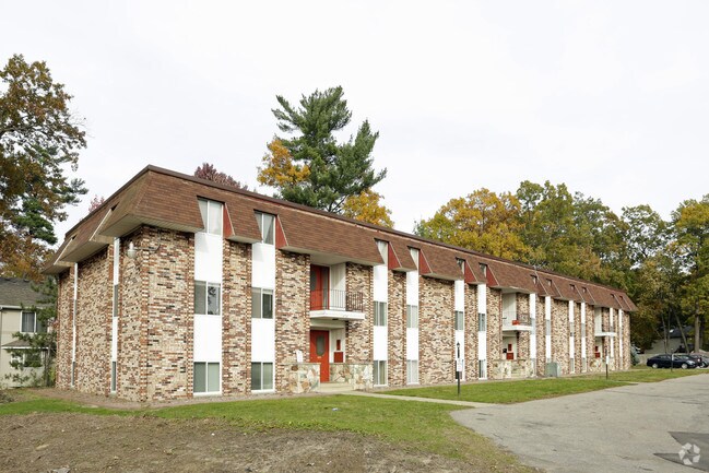 Photo - Royal Oak Apts