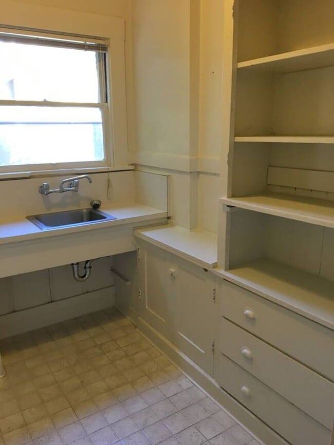 Photo - Quite a bedroom with plenty of light, Great location and is just off the main St. It is quite als... Unit 01