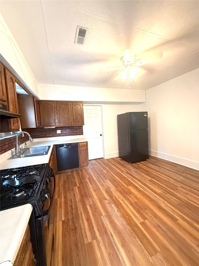 Photo - 511 E Beckemeyer Ave