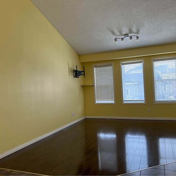 Photo - 364 Martindale Dr NE