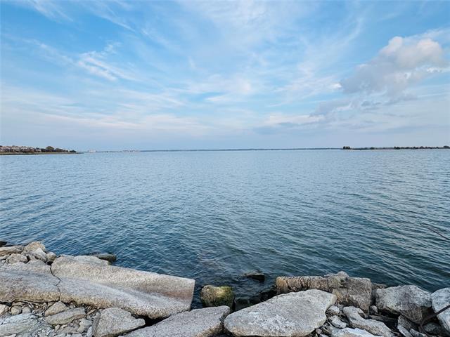 Building Photo - 5612 Marina Dr