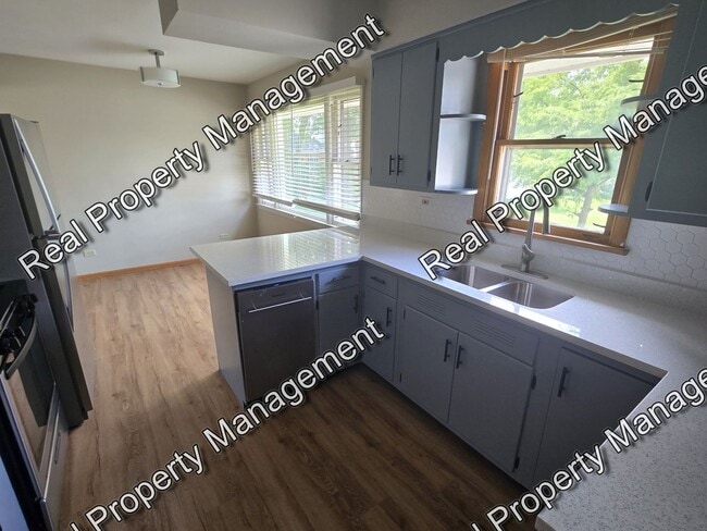 Photo - 8118 Monroe Ave