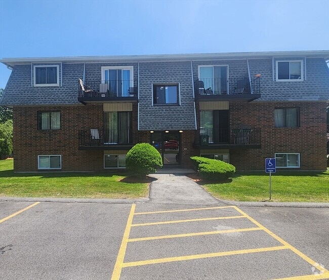 Building Photo - 176 Maple Ave Unit 2-01 Rental