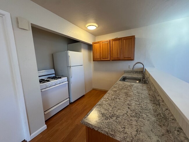 Building Photo - 75  E. Second St Unit Second St. E 75 #A