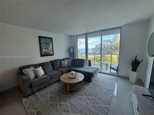 Building Photo - 1155 Brickell Bay Dr Unit 307