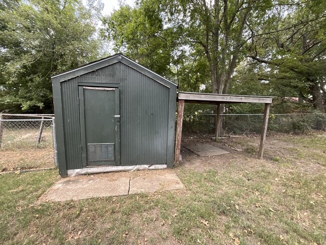 Photo - 608 N Cedar St