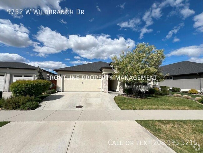 Building Photo - Nicely adorned home in a great subdivision!