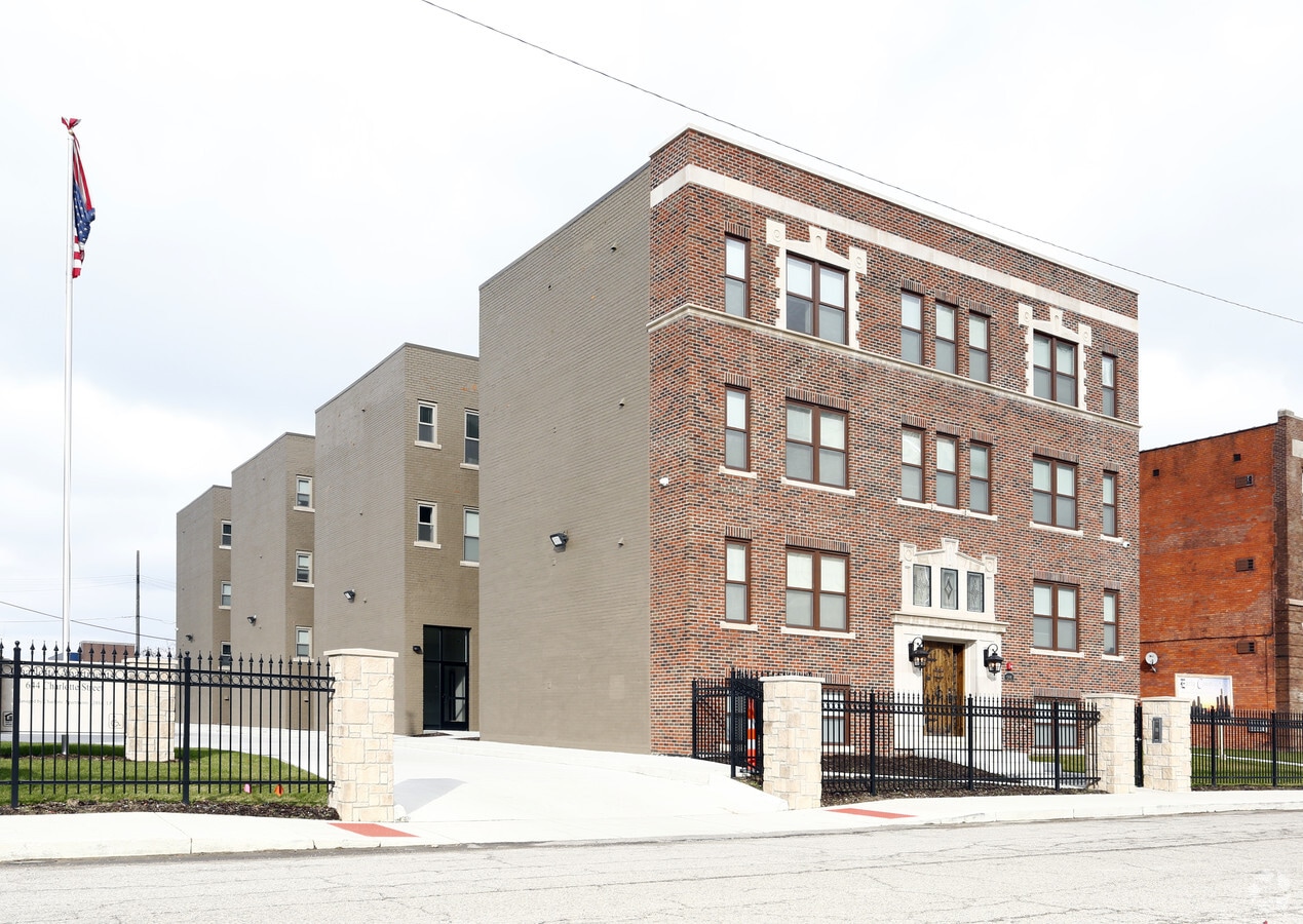 Charlotte Apartments - Charlotte Apartments