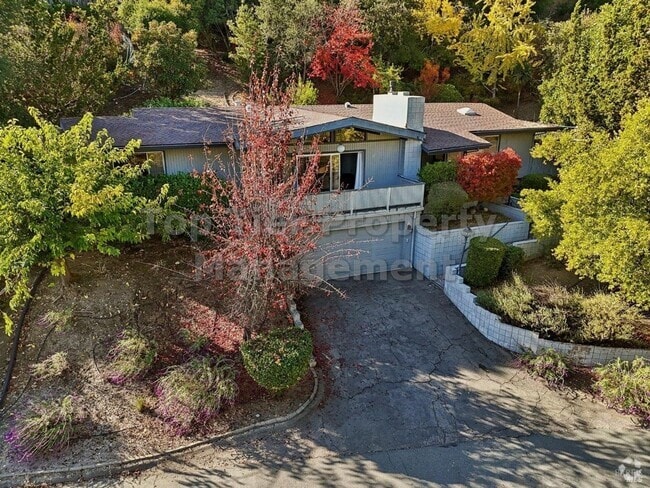 Building Photo - Beautiful 3 bedroom, 2 bath, 2,039 sqft hi... Rental