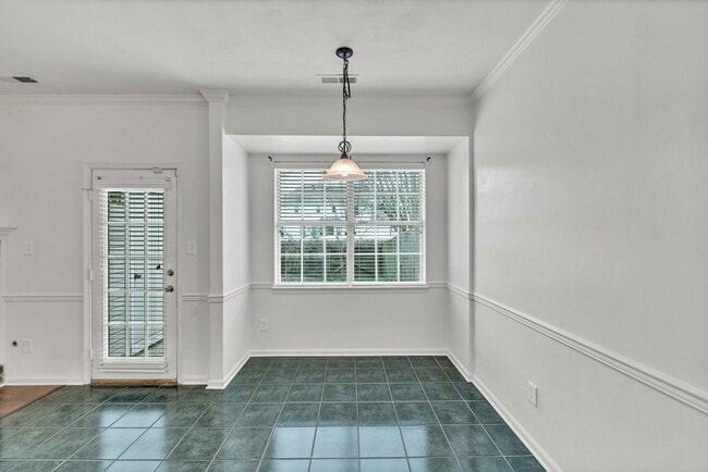 Photo - 518 S Lake Cir