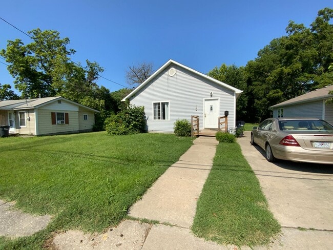 Building Photo - 3 Bedroom Home