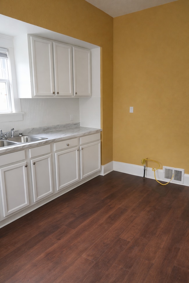Photo - 448 E 114th St