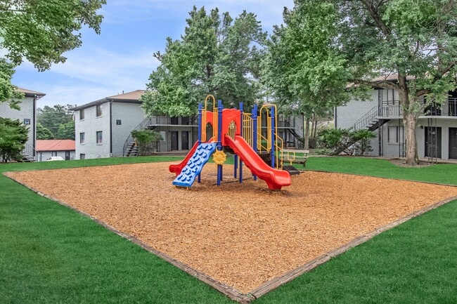 ¡Área de juegos para niños - Harmony Plaza Apartments