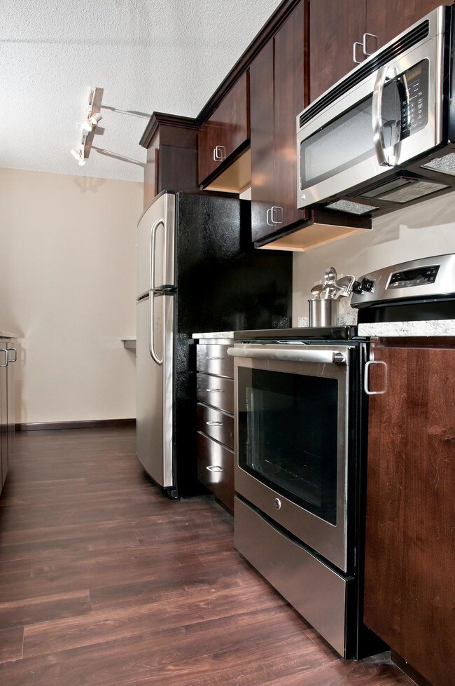 2800 Girard Apartments